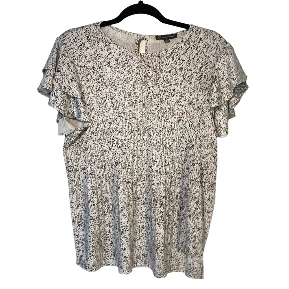 Adrianna Papell flutter sleeve pleated blouse Size Medium Cream & Black